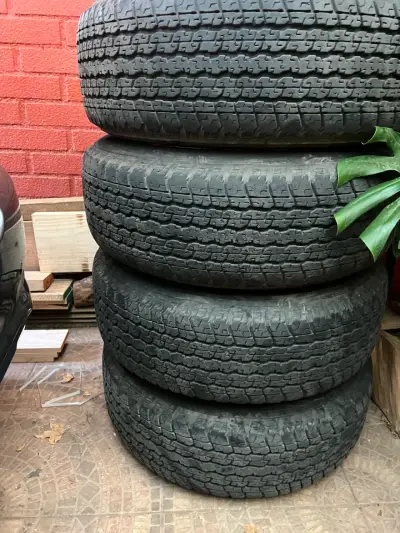 Llanta Ford con neumático Bridgestone usado - miniatura 6