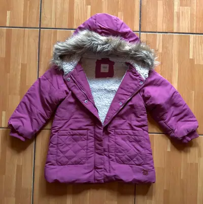 Abrigo infantil magenta con capucha y forro - miniatura 1