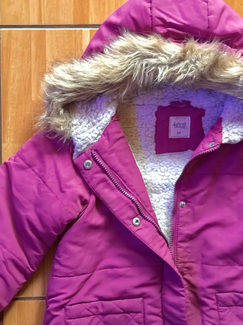 Abrigo infantil magenta con capucha y forro - 2