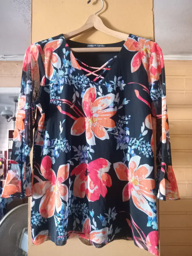 Blusa floral Zoey & Lora de manga larga