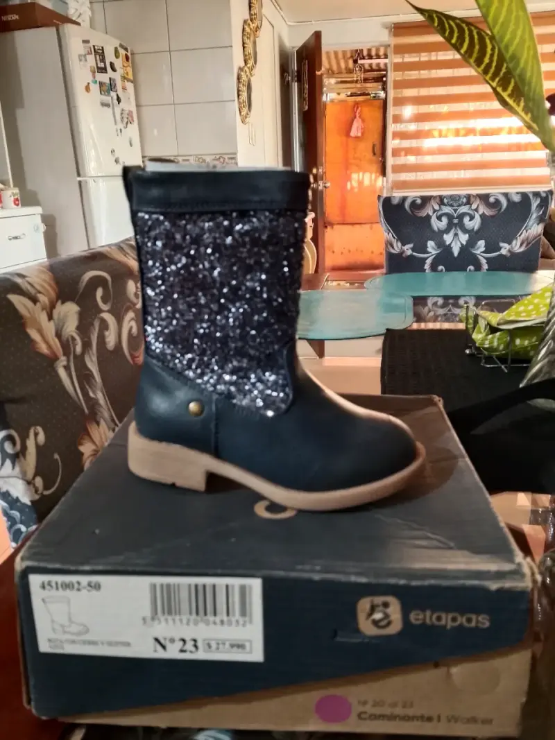 Botas de niña con brillotalla 23 colloky