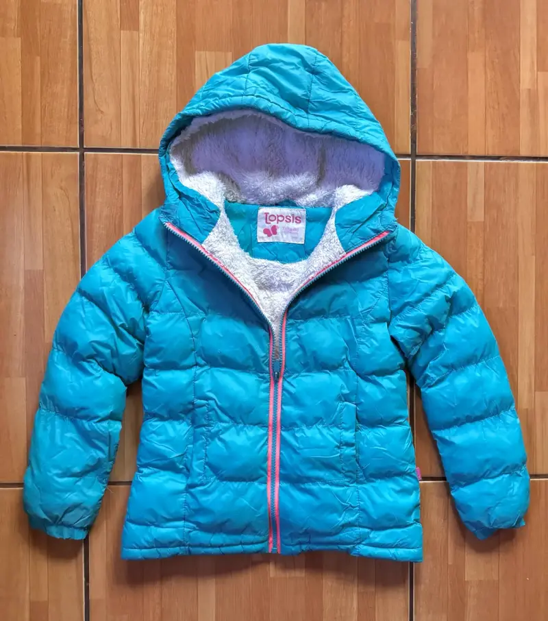 Chaqueta acolchada celeste para niña
