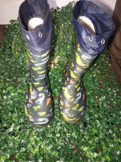 Botas de lluvia infantiles  diseño de dinosaurio - miniatura 1