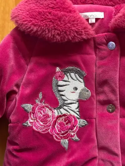 Chaqueta infantil rosa con bordado de cebra - miniatura 3