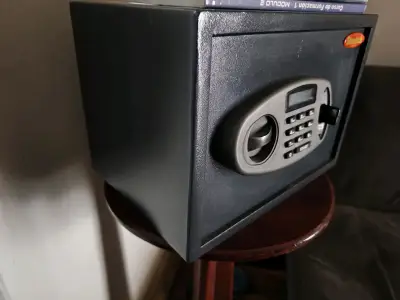 Caja fuerte electrónica Steelock Premium - miniatura 2