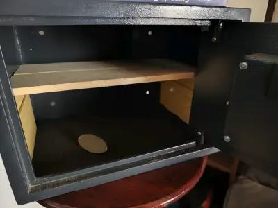 Caja fuerte electrónica Steelock Premium - miniatura 3