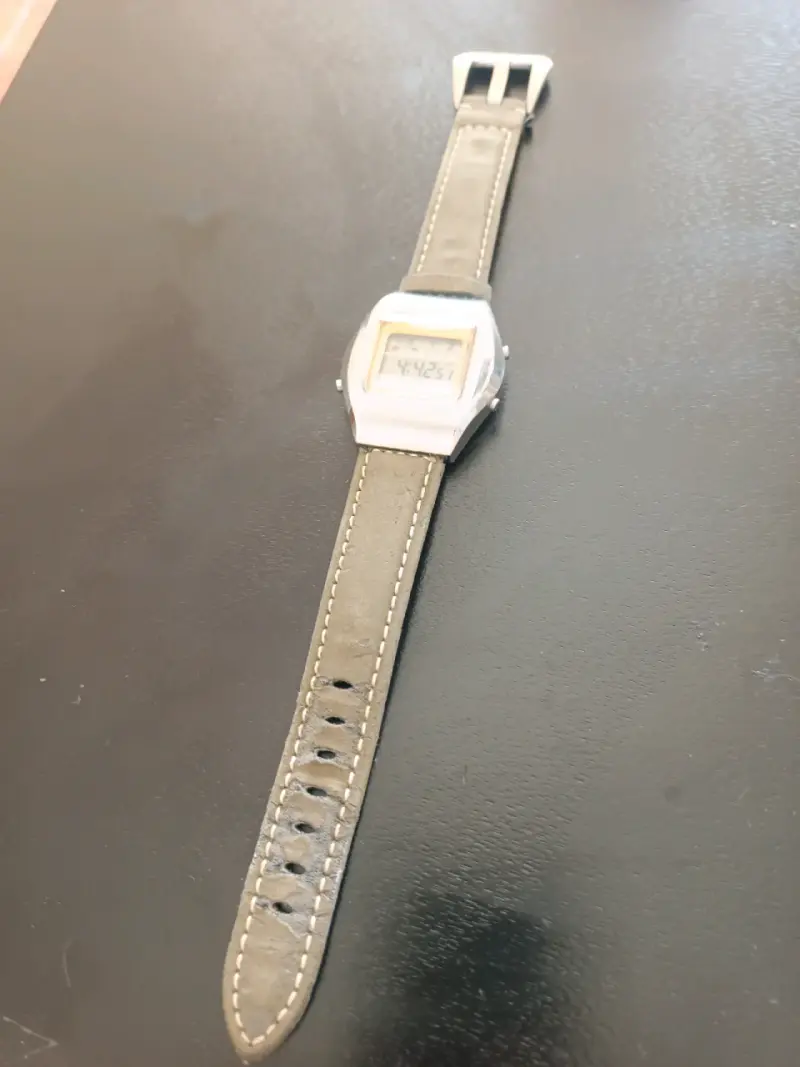 Reloj digital vintage Casio CasioTron - 4