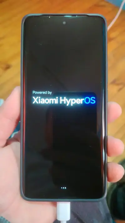 Smartphone Xiaomi con HyperOS - miniatura 1