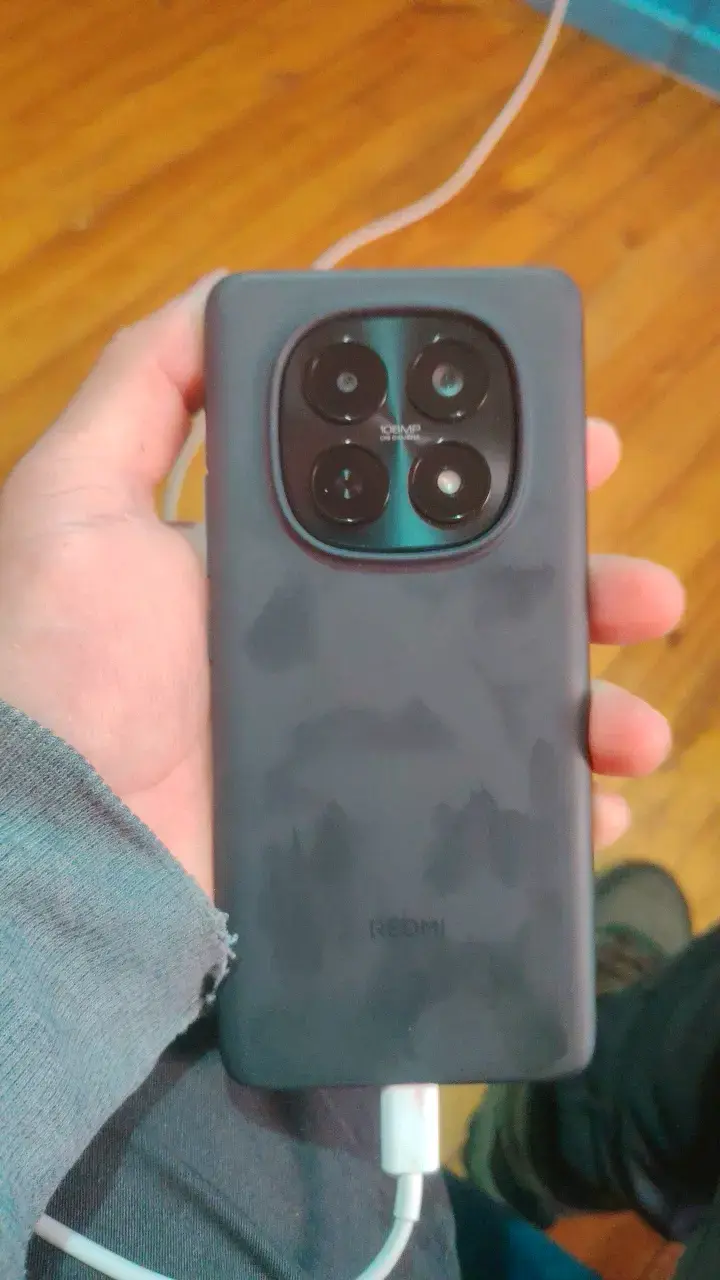 Smartphone Xiaomi con HyperOS - 2
