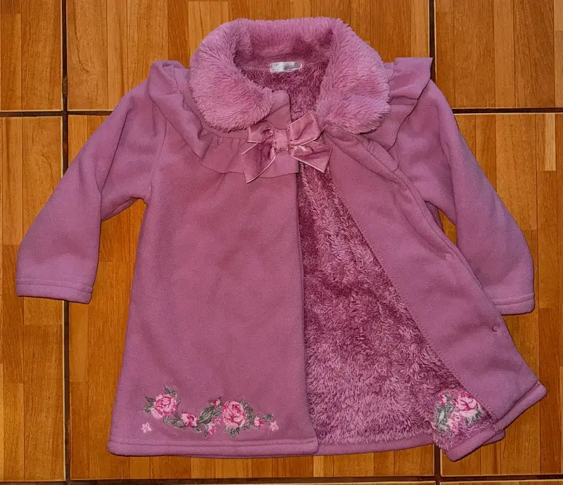 Abrigo infantil rosa con bordado floral - 2