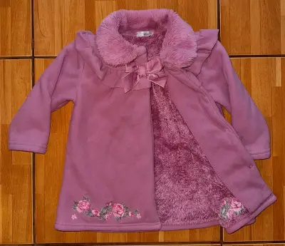 Abrigo infantil rosa con bordado floral - miniatura 2