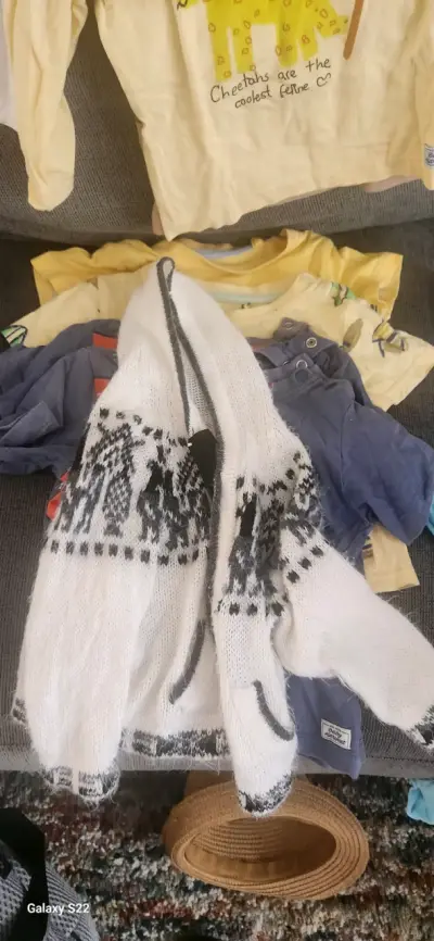Conjunto de ropa infantil variada - miniatura 1
