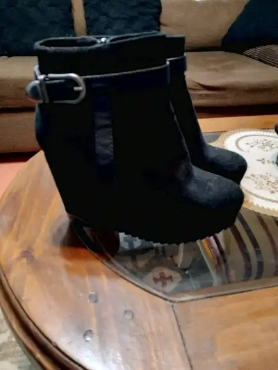 Botines negros con plataforma y hebilla - miniatura 2