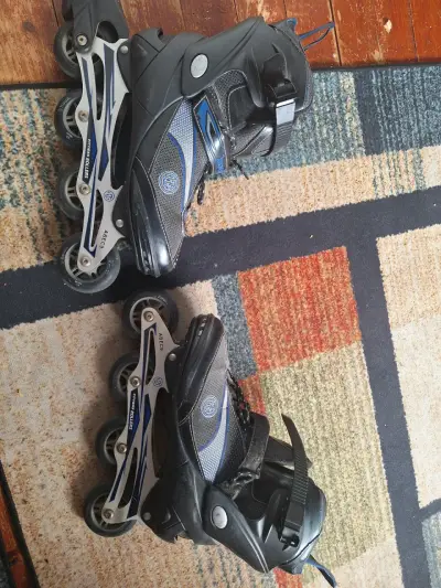 Patines en Hook negros y azules - miniatura 1
