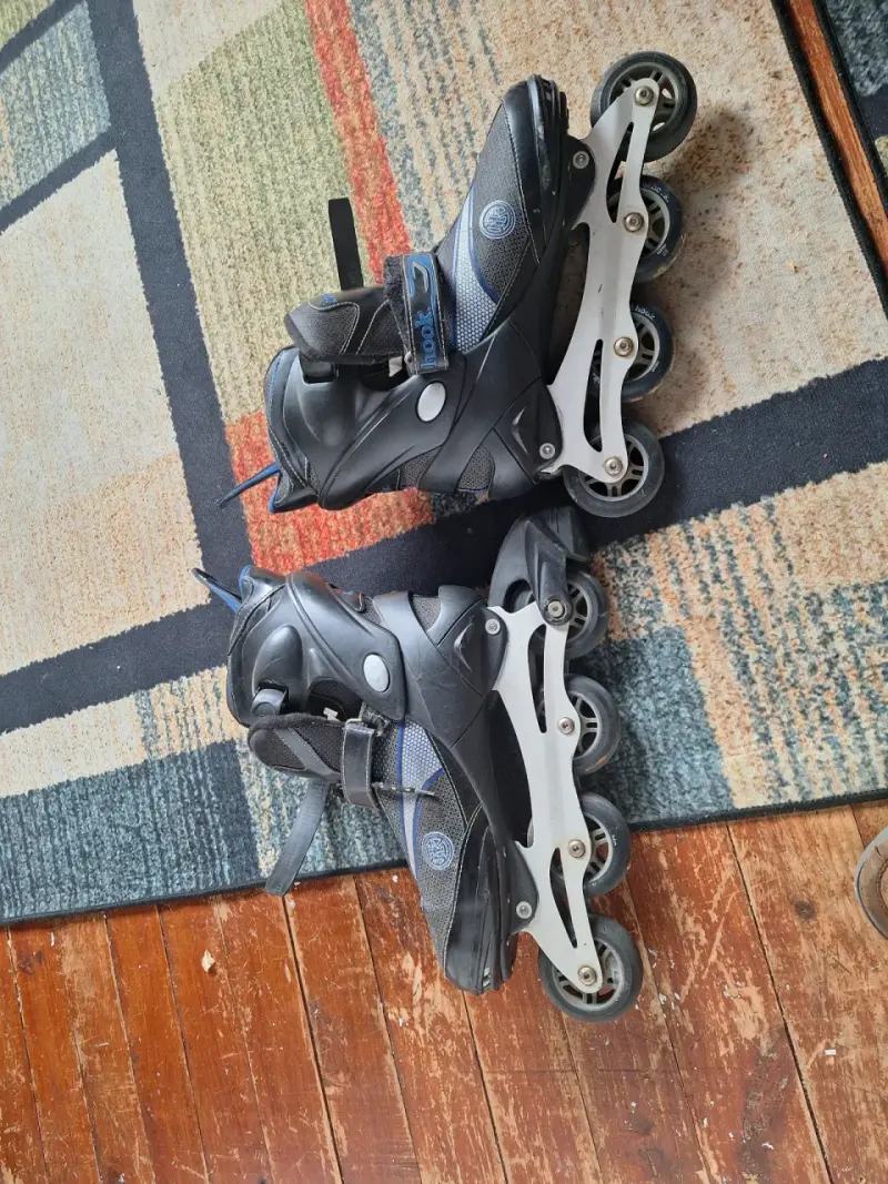 Patines en Hook negros y azules - 2