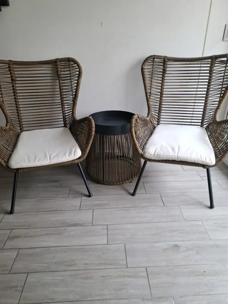 Juego de terraza,dos sillas de mimbre con cojines - 1