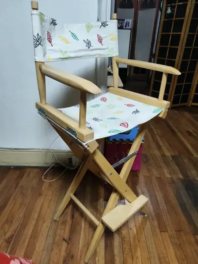 Silla director de madera con diseño de hojas - miniatura 2