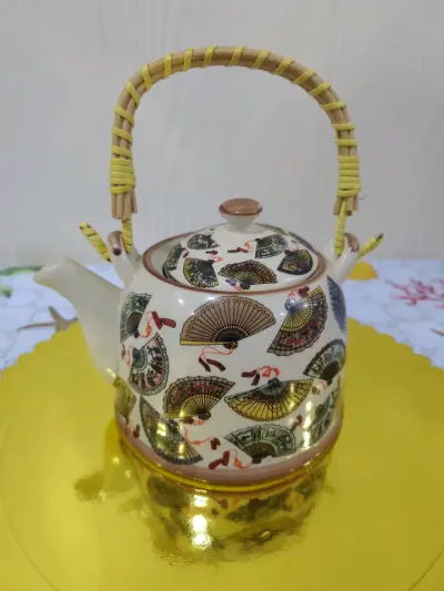 Tetera de cerámica con diseño de abanicos - miniatura 1