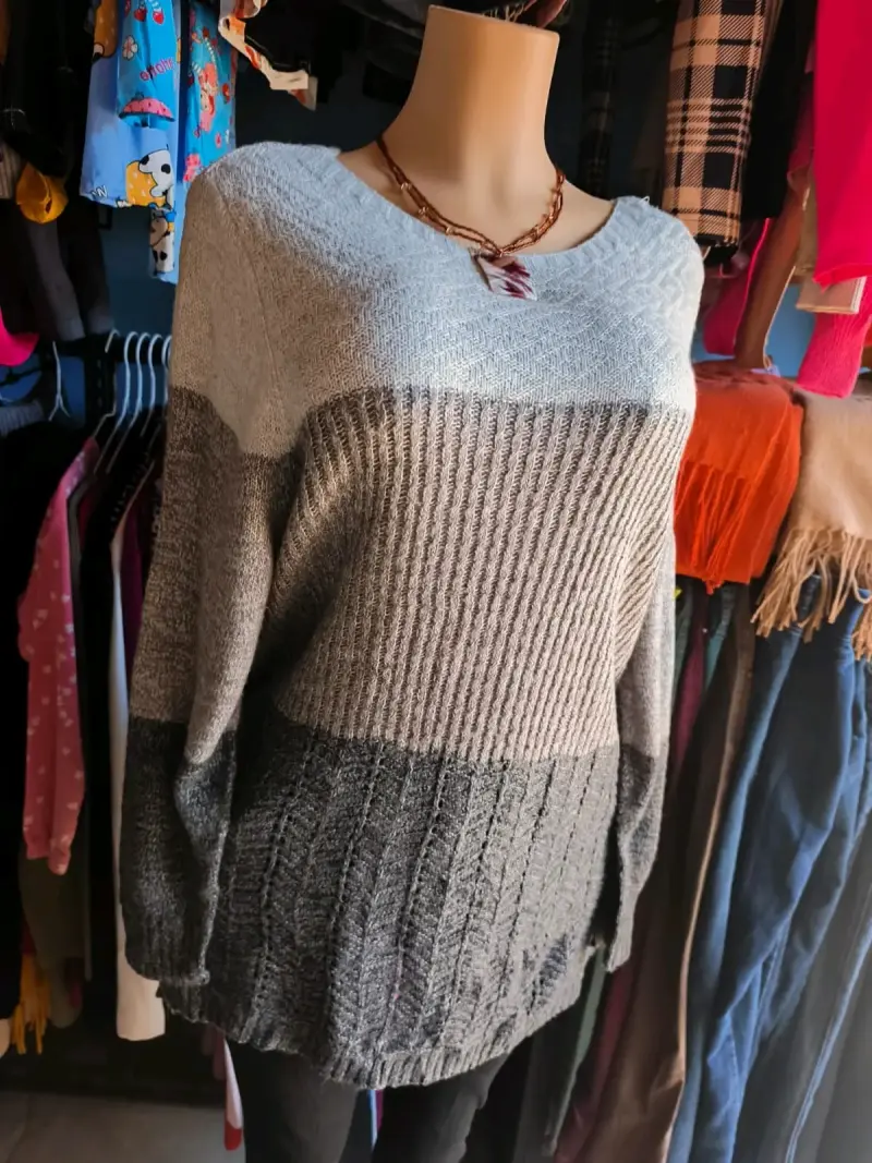 Suéter de lana gris para mujer