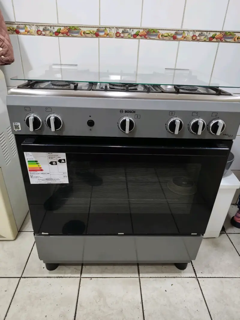 Cocina a gas Bosch de 5 quemadores - 1