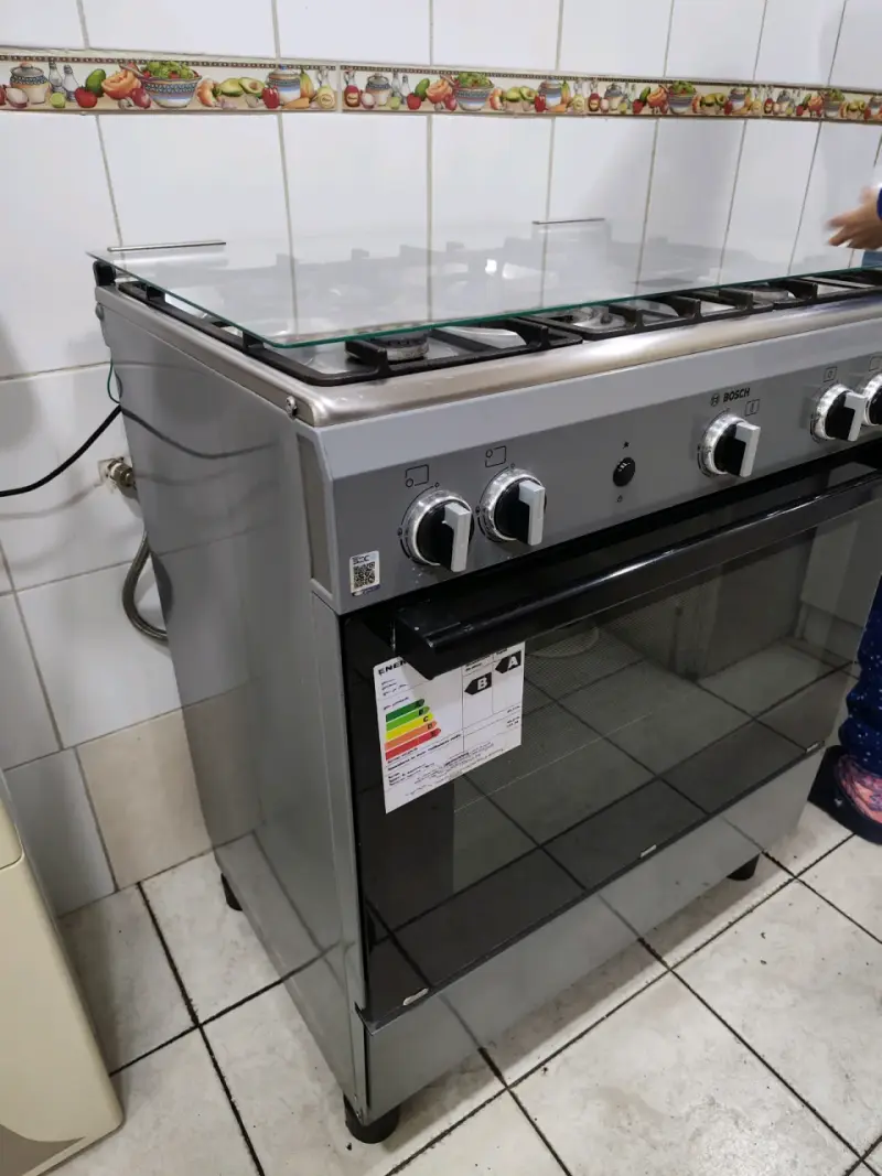 Cocina a gas Bosch de 5 quemadores - 2