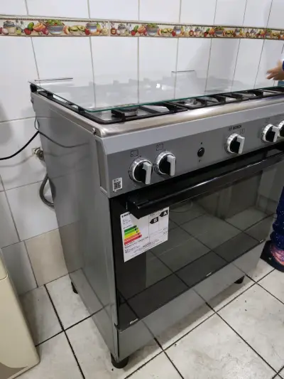 Cocina a gas Bosch de 5 quemadores - miniatura 2