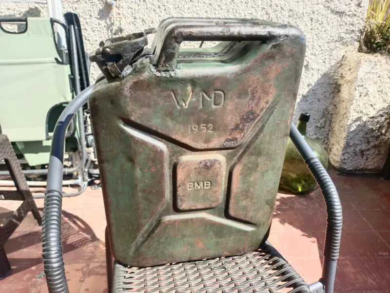 Bidón metálico vintage 1952 origen británico - 1