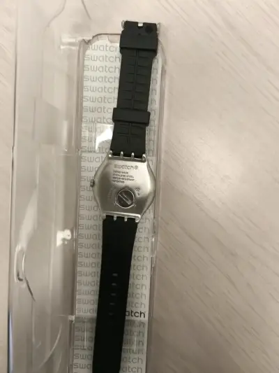 Reloj Swatch azul con correa negra - miniatura 2