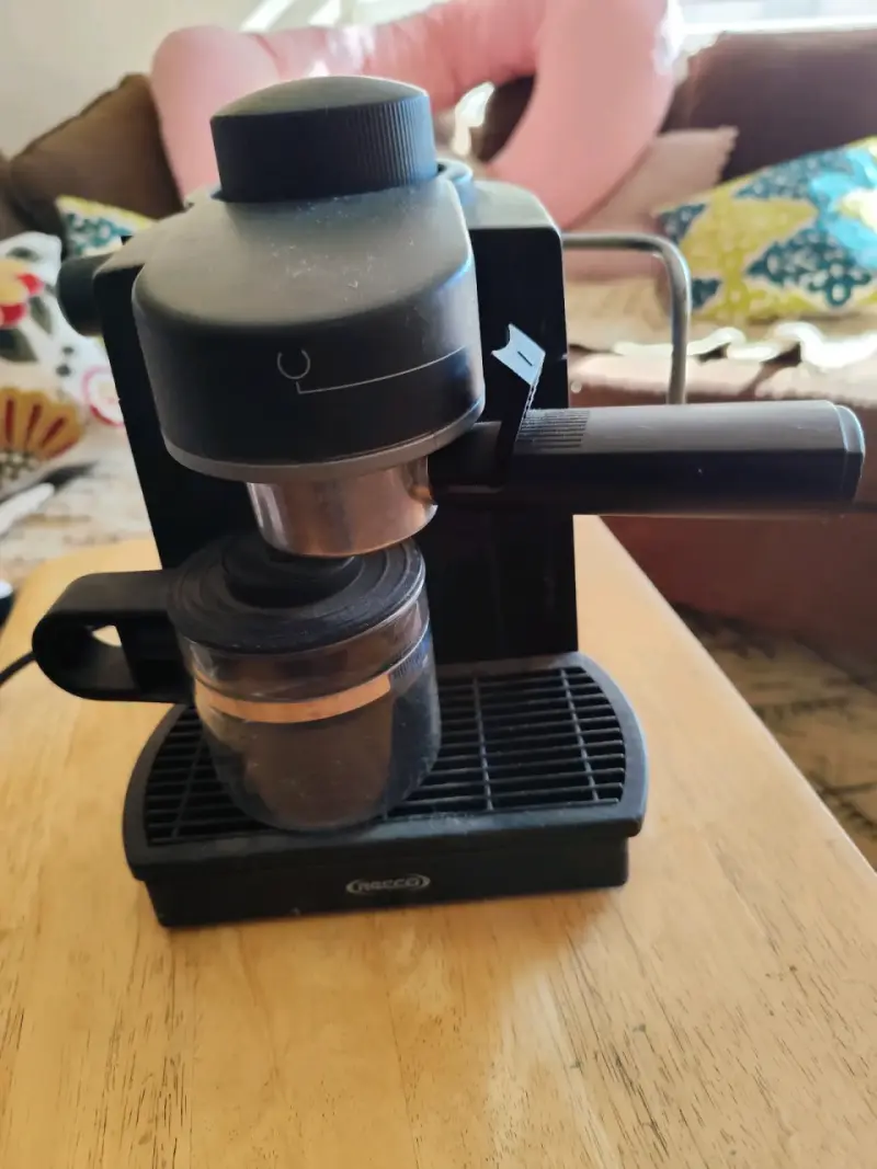 Cafetera espresso Recco compacta negra