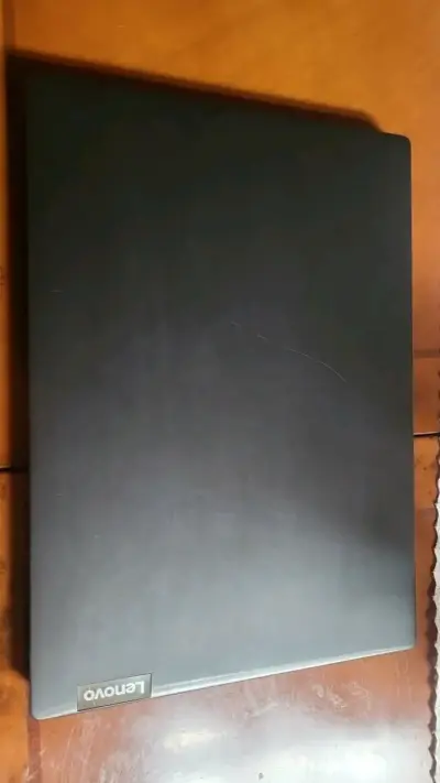 Laptop Lenovo en buen estado - miniatura 1