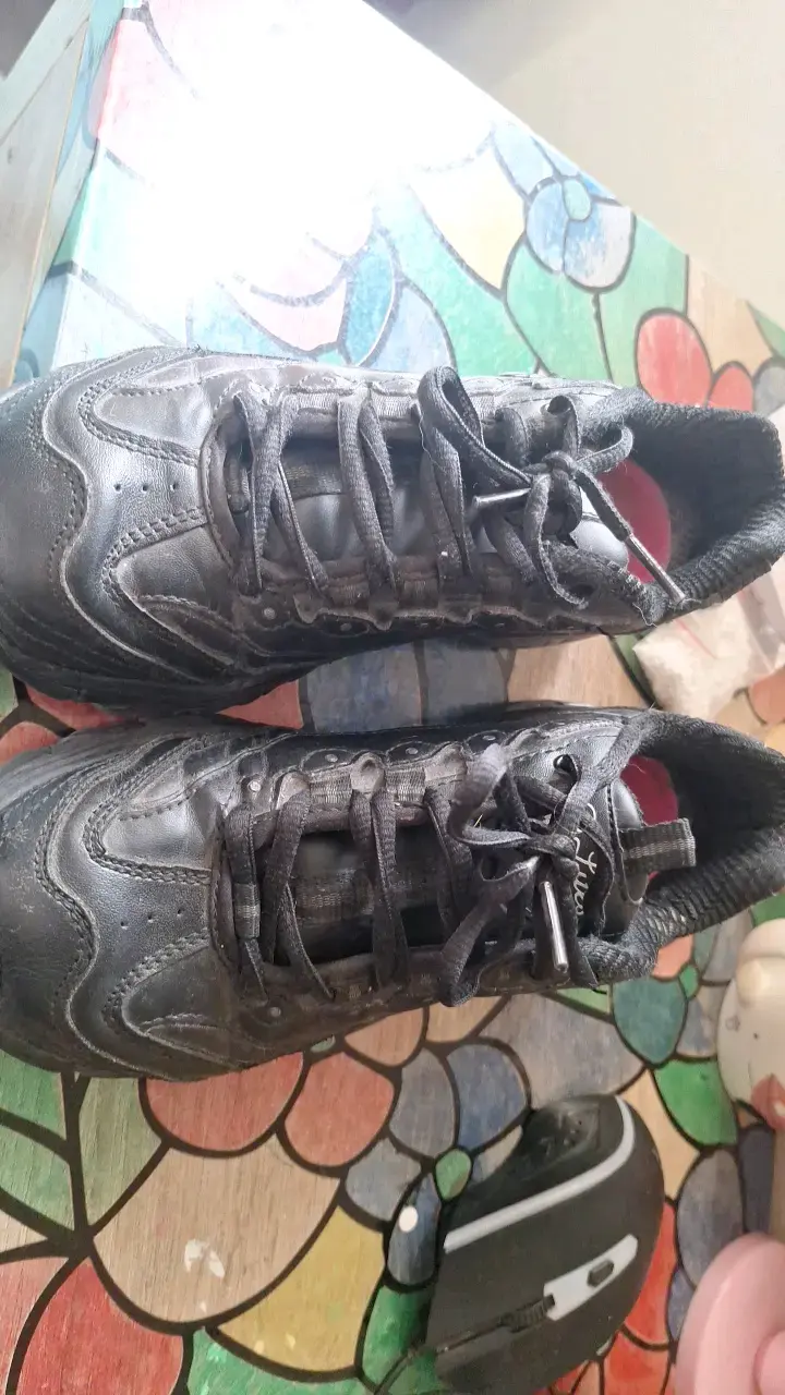 Zapatillas escolares negras para mujer - 1