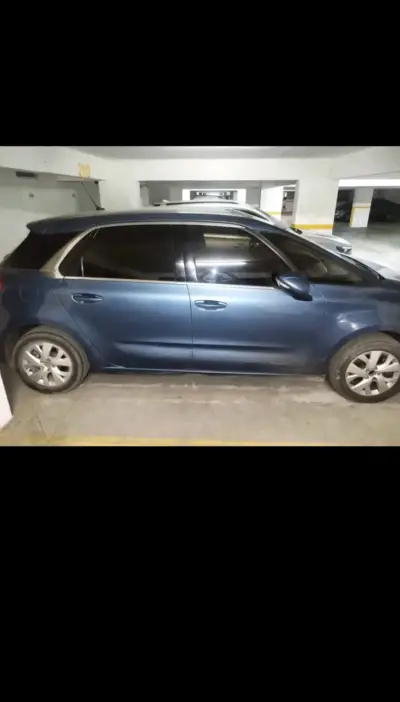Citroën C4 Picasso azul en buen estado - miniatura 2