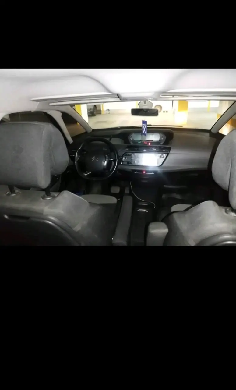 Citroën C4 Picasso azul en buen estado - 6