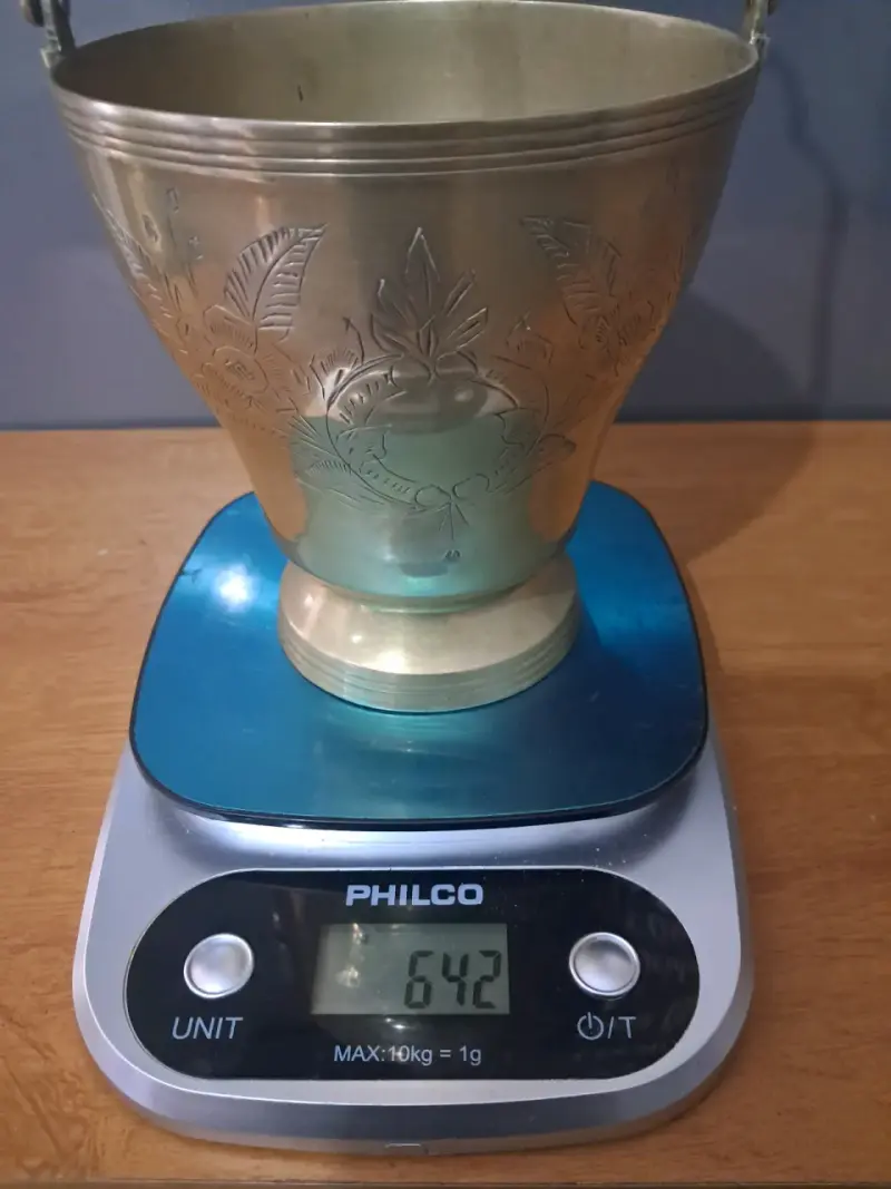 Hielera antigua de los años 40 ,bronce grabada - 1
