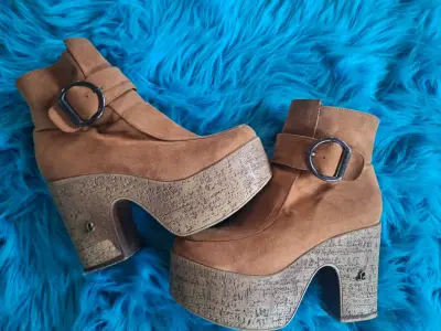 Botines de plataforma marrón con hebilla - miniatura 1