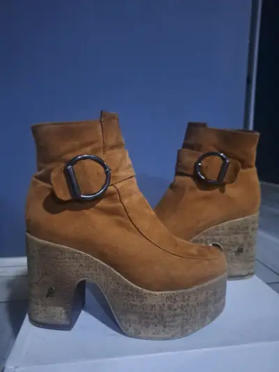 Botines de plataforma marrón con hebilla - miniatura 2
