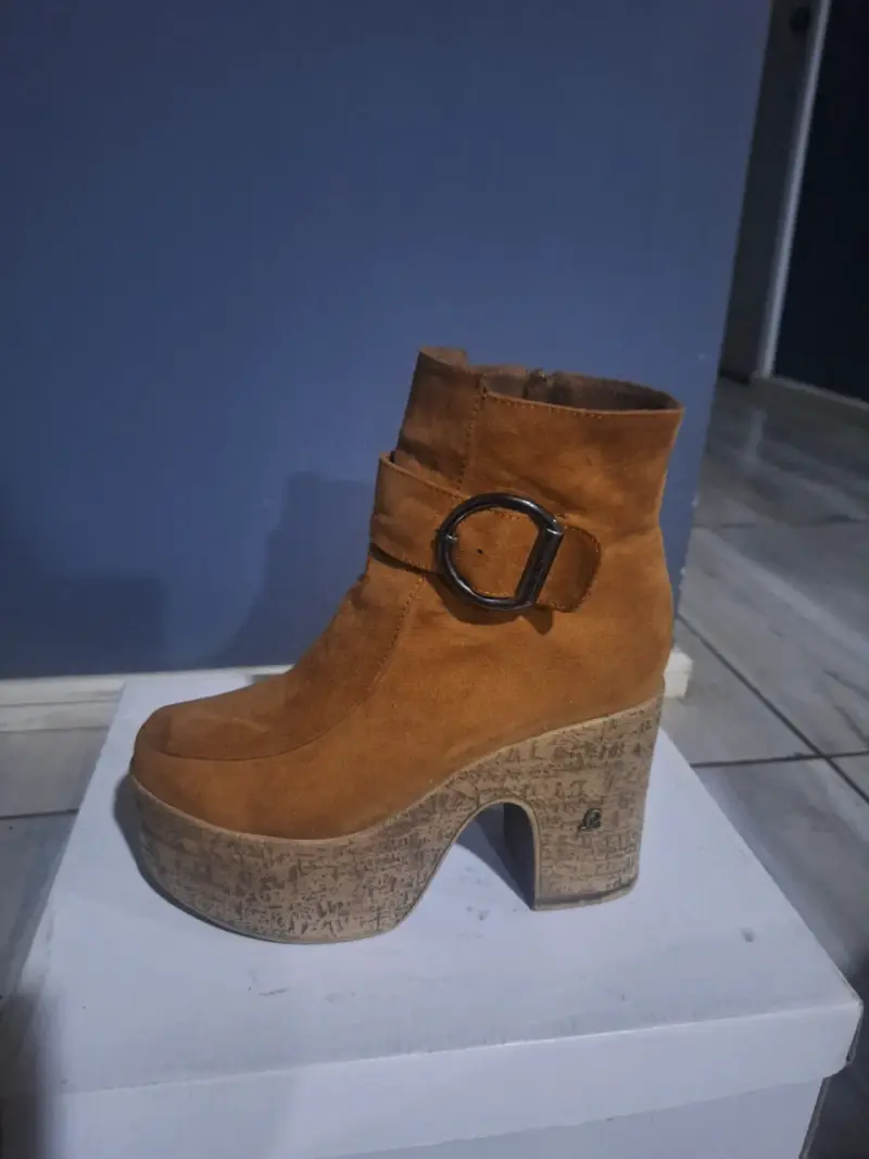 Botines de plataforma marrón con hebilla - 3