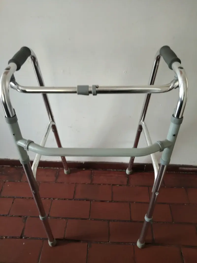 Andador plegable de aluminio para adultos - 1