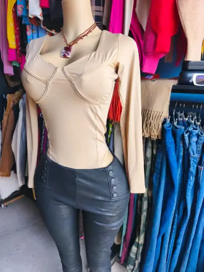 Blusa fucsia y ocre de manga larga ajustada - miniatura 2
