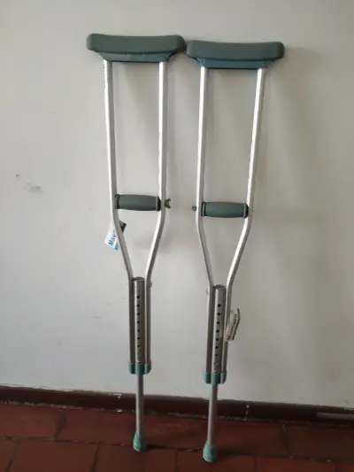 Andador plegable de aluminio para adultos - miniatura 2