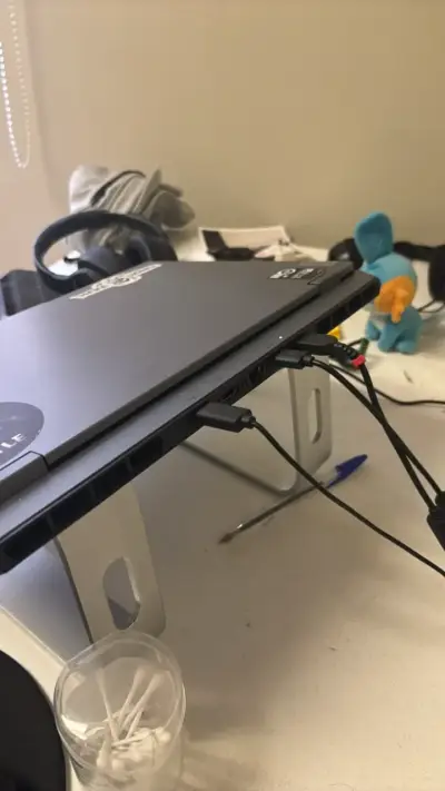 Laptop Gamer Lenovo LOQ15 ARP 9 - miniatura 4