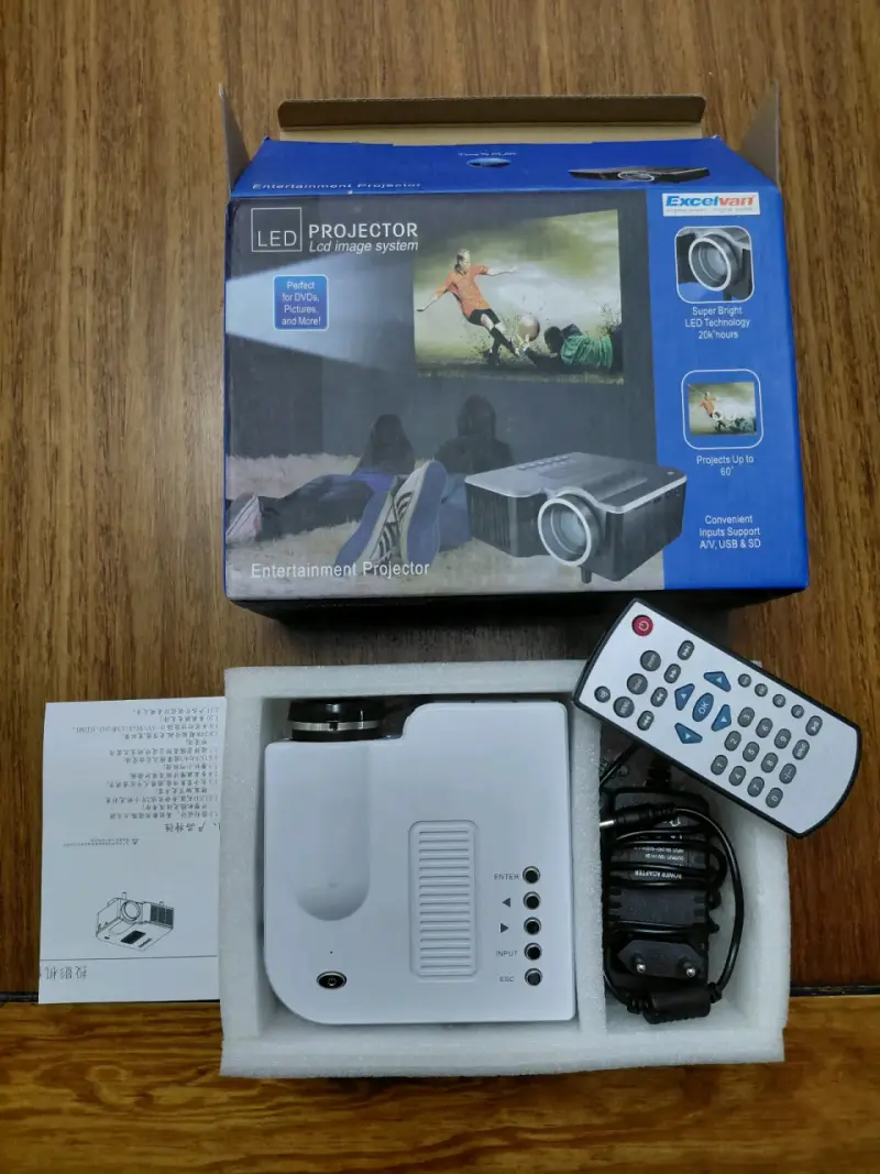 Proyector LED Excelvan con control remoto - 1