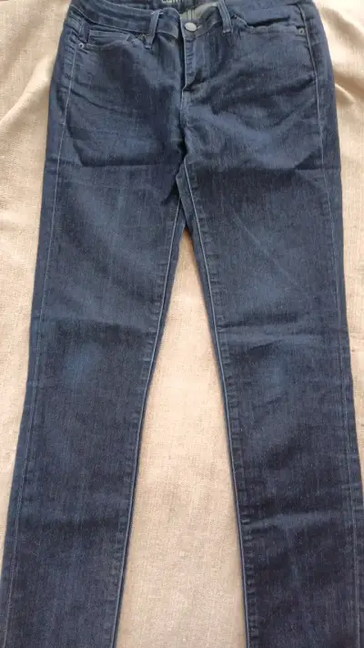Jeans azul oscuro para mujer - miniatura 1