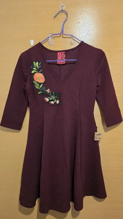 Vestido burdeo manga ¾, nuevo con etiqueta - miniatura 1