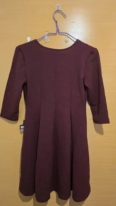 Vestido burdeo manga ¾, nuevo con etiqueta - miniatura 2