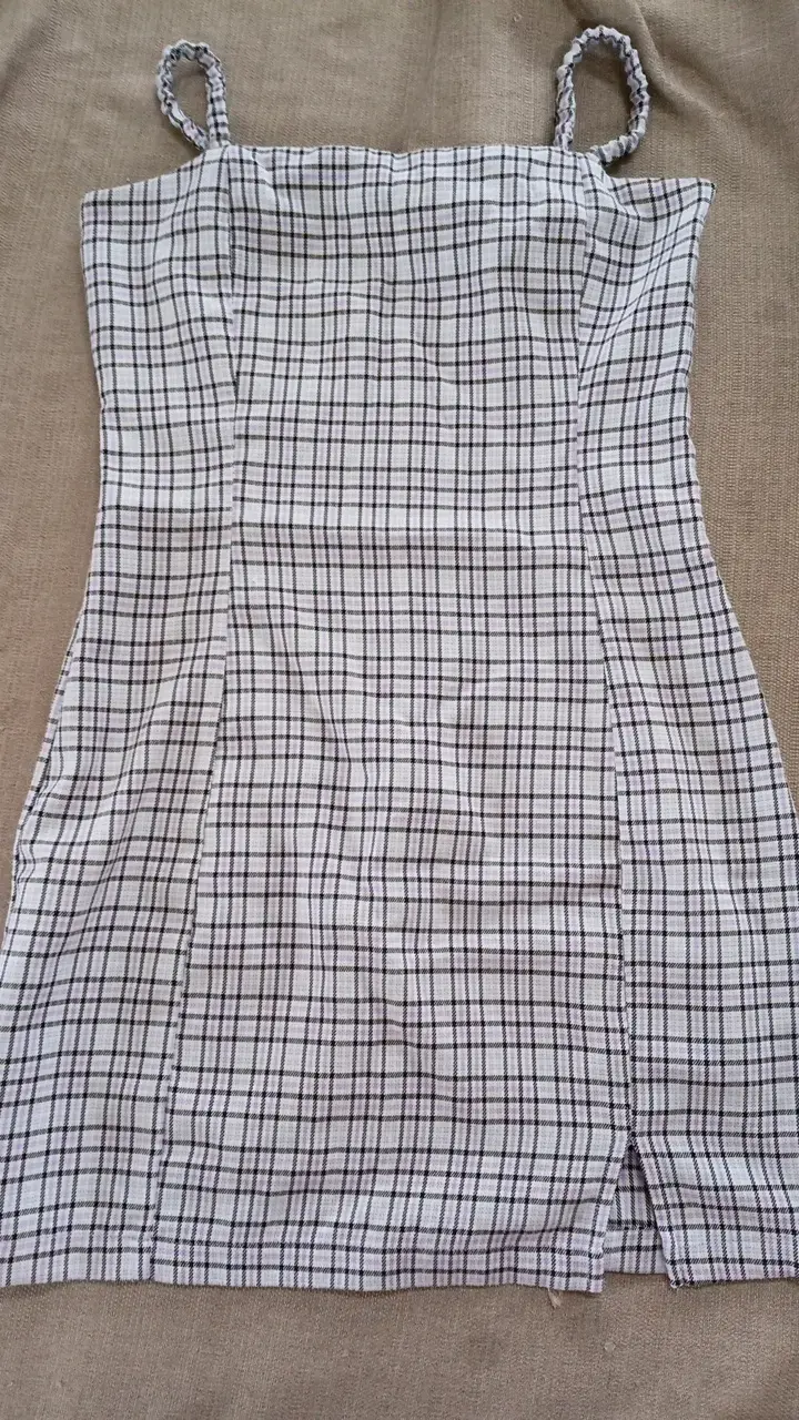 Vestido corto a cuadros blanco, morado y negro