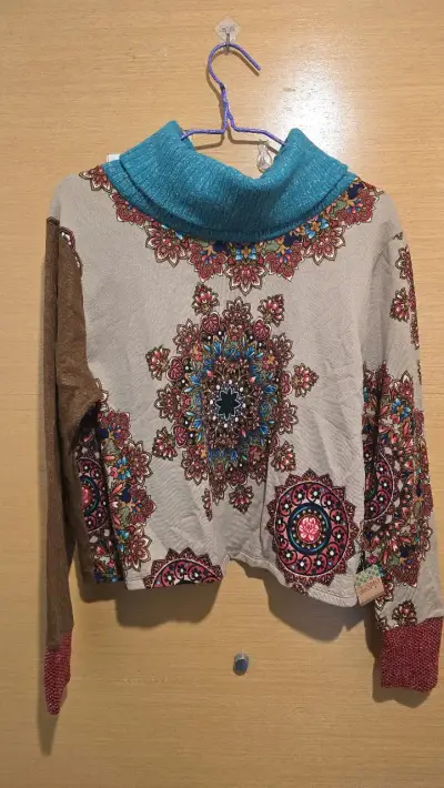 Suéter bohemio con cuello alto, nuevo con etiqueta - miniatura 1