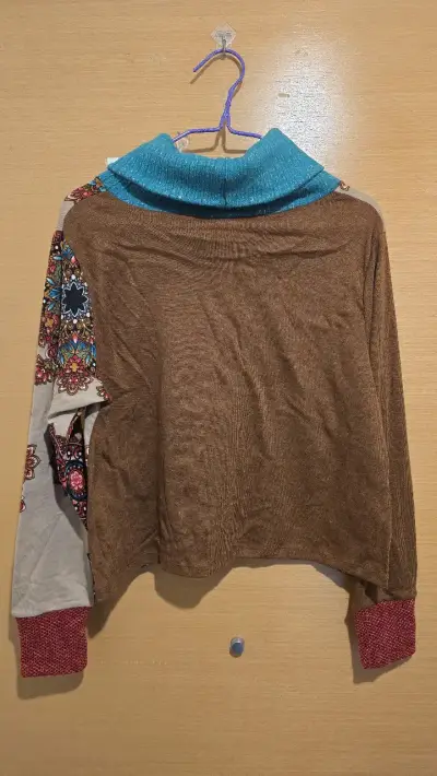 Suéter bohemio con cuello alto, nuevo con etiqueta - miniatura 2