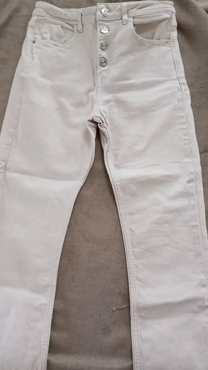 Jeans blancos con botones