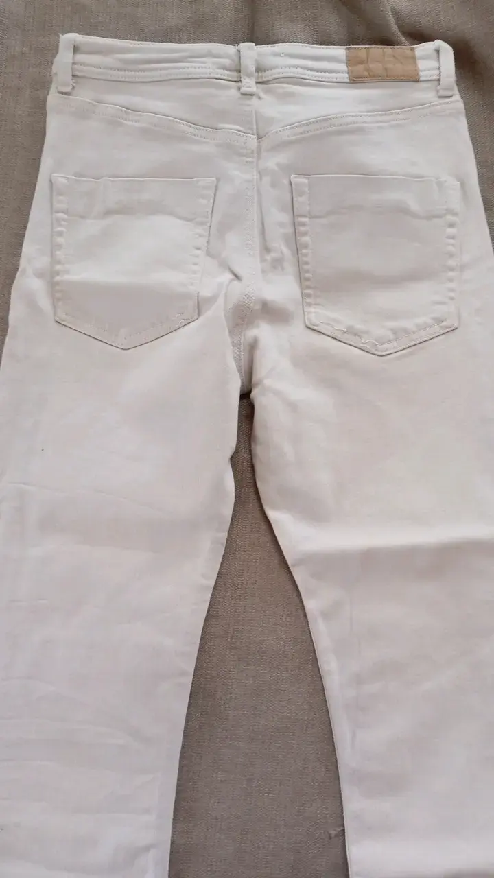 Jeans blancos con botones - 2